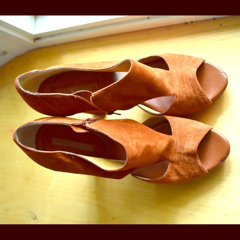 Banana republic burnt orange bootie with cutouts